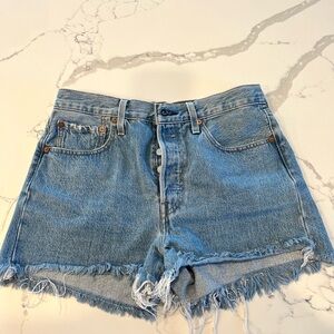Levi’s 501 Vintage-Inspired Light Blue Denim Women's Cut Off Shorts Size 27